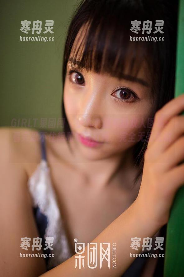 GIRLT果团网-小九九 GIRLT果团网 - 小九九送来的双人图集:看完忍不住想和好友打闹,完全无圣光哦!