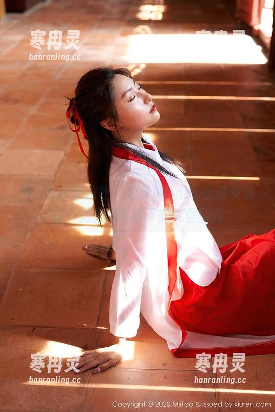 MiiTao蜜桃社-陌子Mandy MiiTao蜜桃社 - 陌子Mandy的修女追击:无圣光写真下的光怪陆离