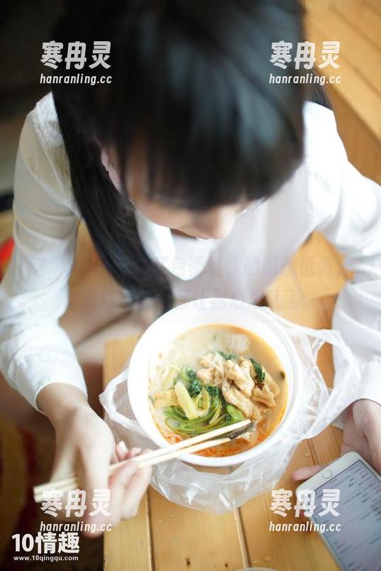 ROSI口罩 这“ROSI”的红色蕾丝,明明想低调,偏偏每次观看都让我心思乱飞。