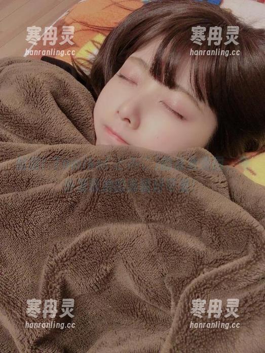 起泡！Tomiko(とみこ)的泳池美图，意外发现她的泳镜好可爱！