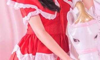 TouTiao头条女神 - 吊带之争：李由美的定制作品，让我以为我是在时装秀的后台！