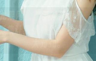 UGirls尤果网 - 最新炫酷面孔，赵娜娜的套装写真集让我恍如置身梦境……但又不太对劲。