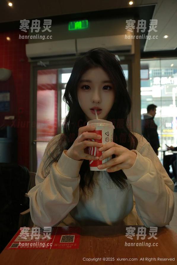 Xiuren秀人网 - Candy糖糖与妹妹的火花，合集写真中的小情绪
