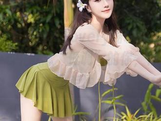 Xiuren秀人网 - Lovely璐璐的泳装写真资源：心中默念“低调”的你，怕是早已飘走了。