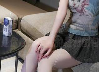 Xiuren秀人网 - z杯悠悠的“腿”易购——这是你意想不到的福利图包哦。