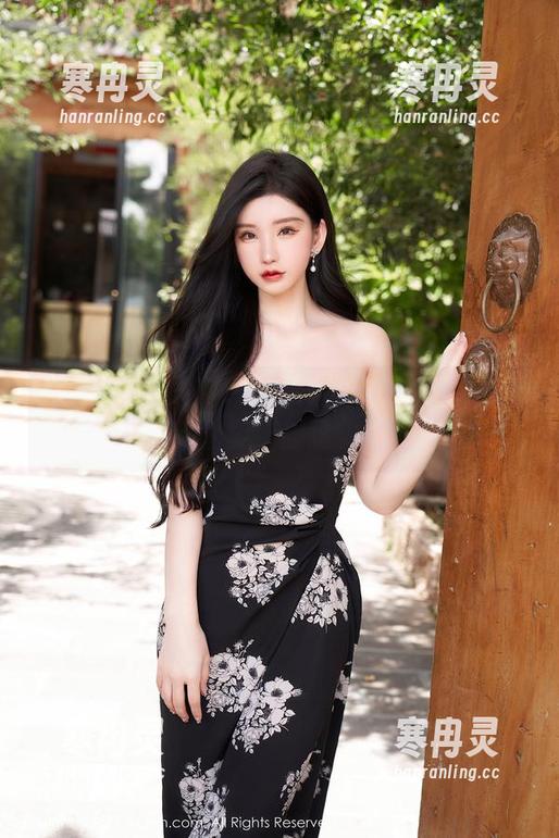 Xiuren秀人网-区静瑶 Xiuren秀人网 - 高跟鞋写真:区静瑶在高处也能“脚踏实地”