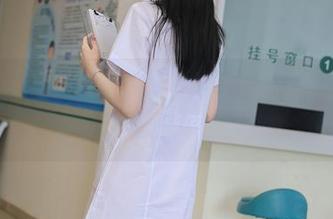 Xiuren秀人网 - 当猩红睡衣撞上黑丝，周慕汐的资源让人边看边乐！