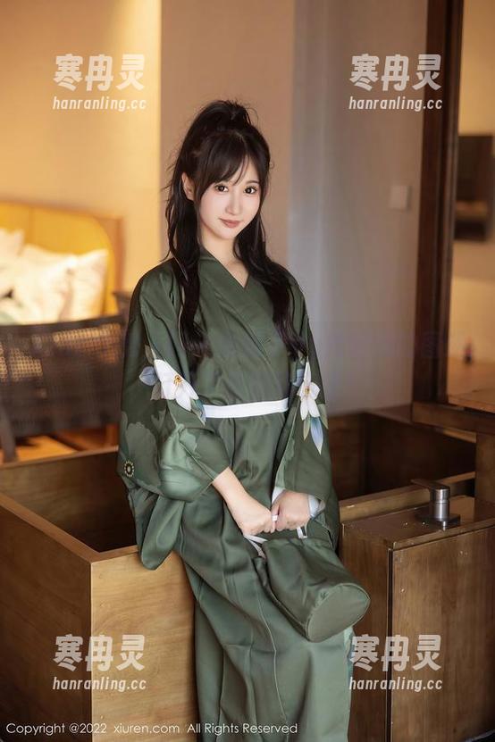 Xiuren秀人网 - 娜娜子yy用制服的图册，打开了我的新玩法！