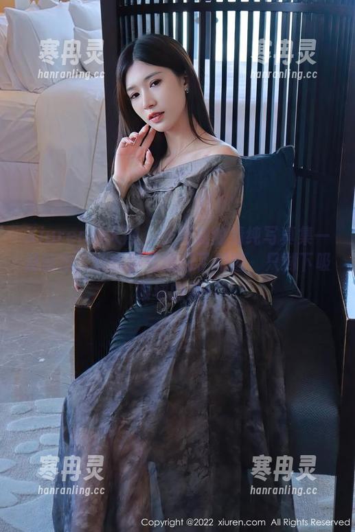 Xiuren秀人网 - 子纯儿的清纯写真集一波精选，让我莫名遗忘了周围，只剩下吸眼球的她！