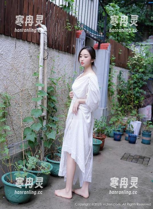 Xiuren秀人网-林乐一 Xiuren秀人网 - 连体衣连成一片:林乐一写真集分享,我的天啊