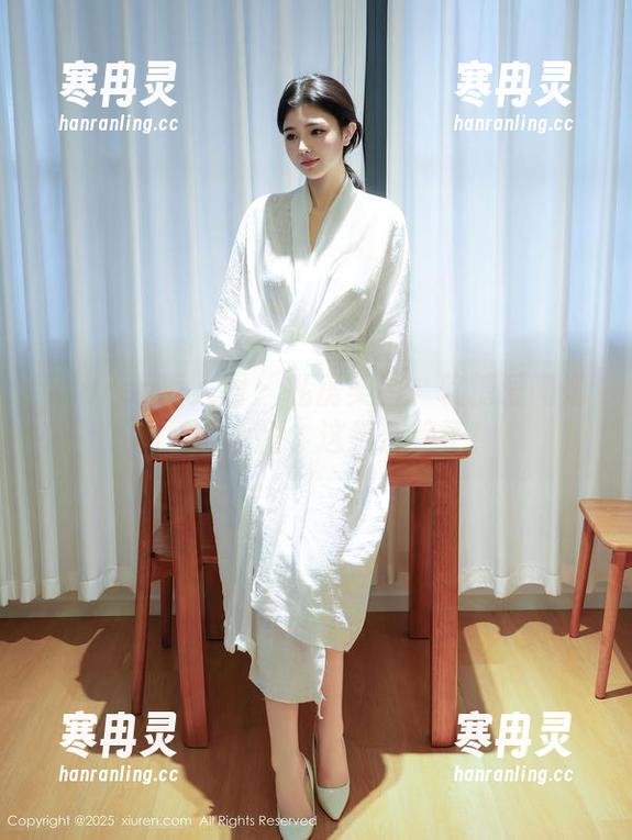 Xiuren秀人网-软糖爱喝奶 Xiuren秀人网 - 私房美图:软糖爱喝奶和她的短裙,这组合绝了!