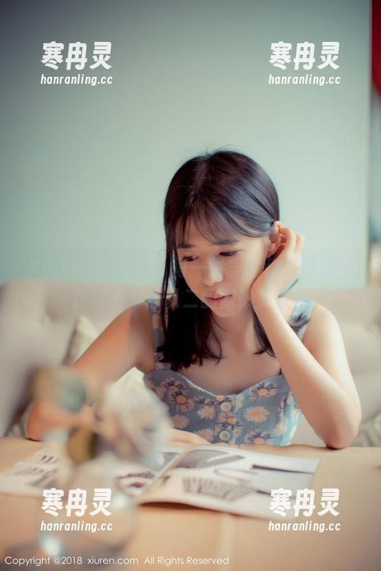 Xiuren秀人网-陈以二 Xiuren秀人网 - 每一张美图都在讲述,白裙子与陈以二的微妙关系。