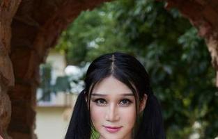 YouWu尤物馆 - 木木hanna的最新写真集：这位秘书，究竟是因为工作忙还是太迷人了？