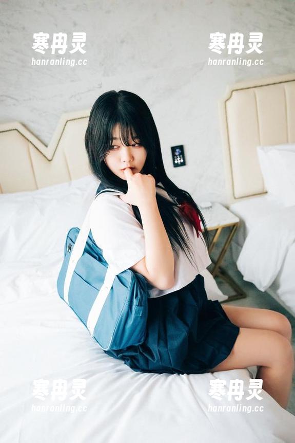 制服女孩写真，Zia(지아)分享：这衣服太适合我了吧？