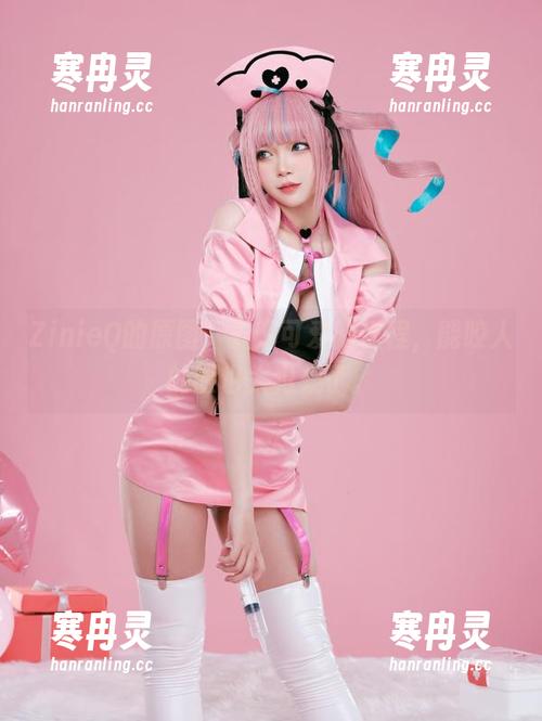 ZinieQ ZinieQ的原图,最新可爱新征程,能咬人的脸也太犯规了。