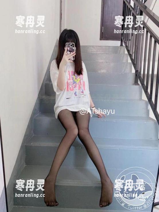 at鲨鱼 at鲨鱼的全套作品,泳池不仅是水,还有那淡淡的思绪!