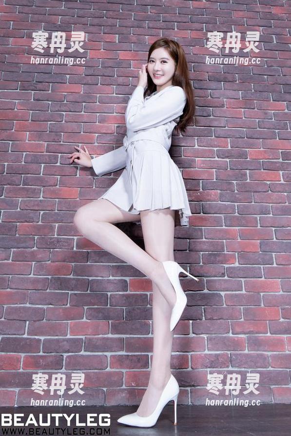 beautyleg-Unap beautyleg - 什…什么,Unap在天台的图集中居然有这种举动?!