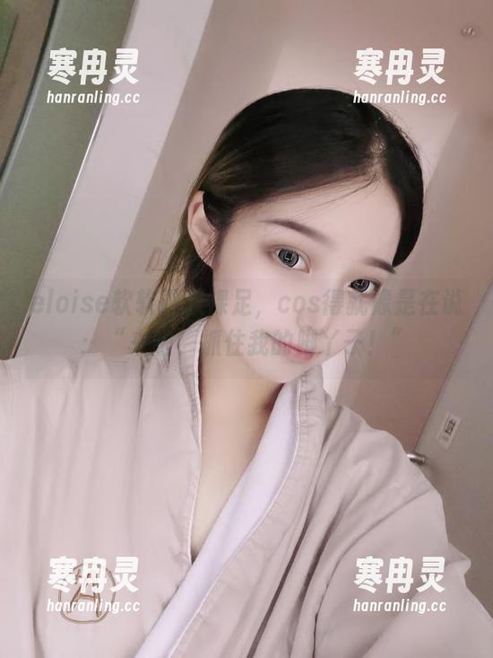 eloise软软 eloise软软那双裸足,cos得就像是在说:“来啦,抓住我的脚丫子!”