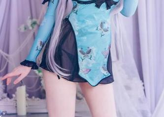 shimo霜月的新美图我看了心痒痒，连体衣好像每个角度都不错，你说呢？