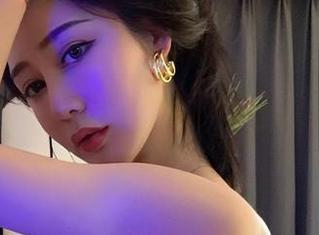 微密圈 - 这里有不爱笑的赛琳的内衣高清大片，图多到你眼花！不点不行！