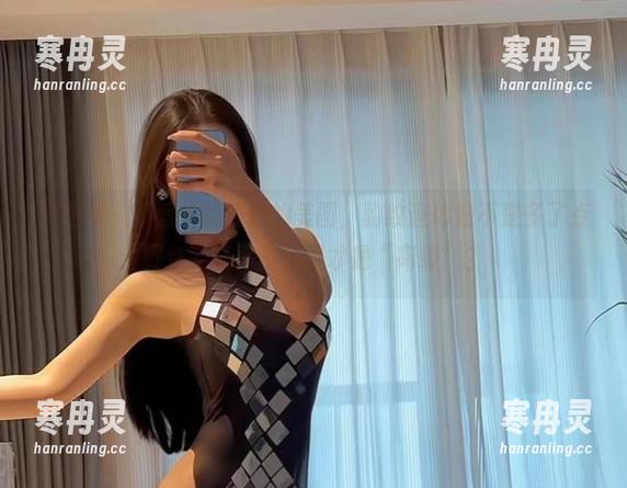 不爱笑的赛琳 微密圈 - 不爱笑的赛琳的美图,豹纹连体是不是多了点野性,还是说这样才是“高级”?
