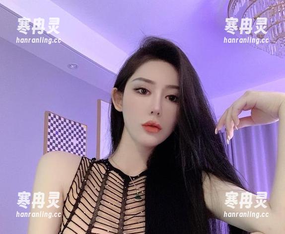 不爱笑的赛琳 微密圈 - 牛仔裤图集:不爱笑的赛琳穿这一条,估计连我妈都想给她点赞。