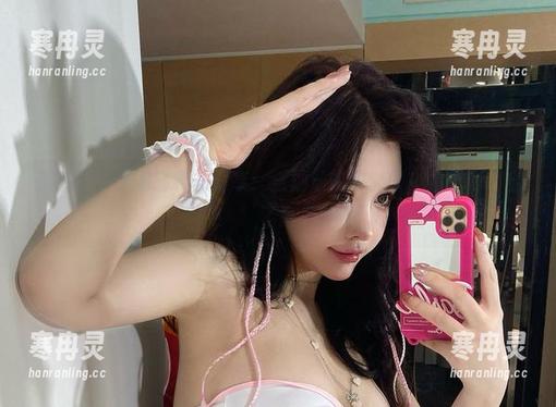 于芷晴 微密圈 - 于芷晴倾情分享:金灿灿内衣套图,你想到‘金’了没?