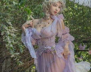 云溪溪奶桃的女王写真集更新中，准备好接招了吗？