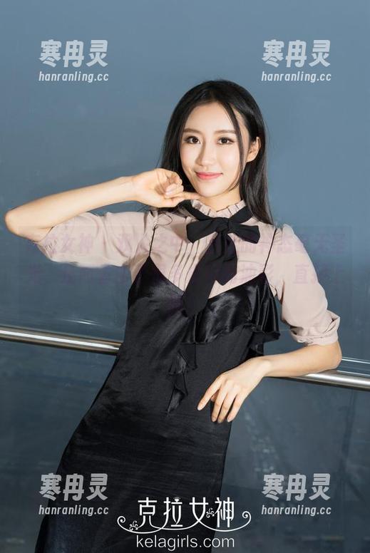 克拉女神-吕佳 克拉女神 - 双人之中,吕佳的神态毫无圣光,反而省去了很多虚幻的油彩,直接上路!
