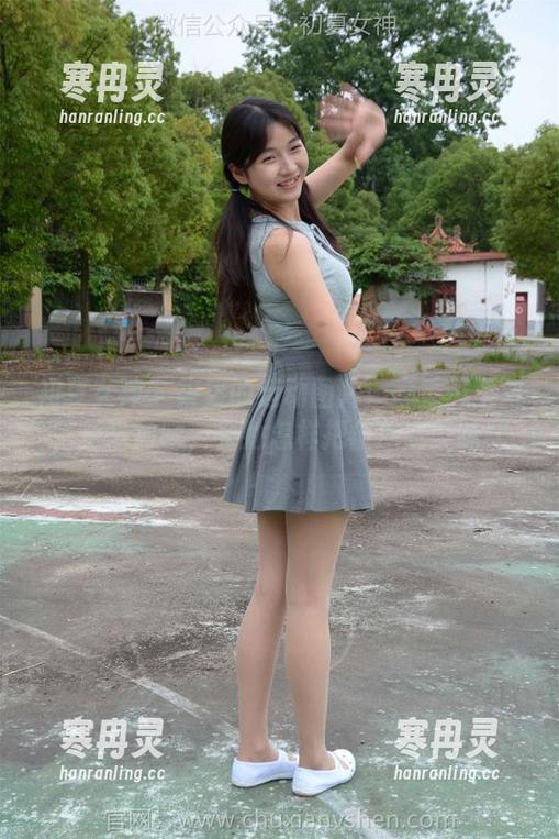 初夏女神-柒柒 初夏女神 - 柒柒的运动图片:举重…不对,是举鸡腿,看她怎样把疲惫变美味!