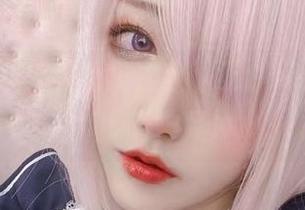 在猫女与下载之间，啾小妍Deer的作品挑动神经
