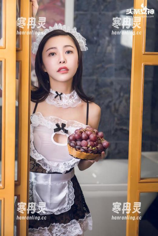 头条女神-乔安 头条女神 - 从不出错的乔安,最新泳池作品集,水的涟漪太迷人了吧?