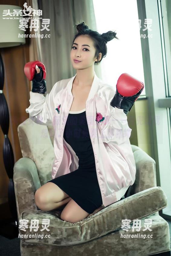 头条女神-筱慧 头条女神 - 筱慧的美图分享——肚兜让我想到了小时候腰上那根绳