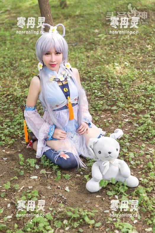 头条女神-美纳子 头条女神 - 美纳子的资源,那个少女的嘴角微微上扬