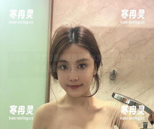 奶雯 微密圈 - 奶雯的婚纱原图新鲜出炉,简约得让人觉得这里面应该还有藏着小心思。