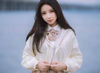噗！妍子坚不可摧的全套圣诞cos，要下载吗？反正在这里晃荡着！