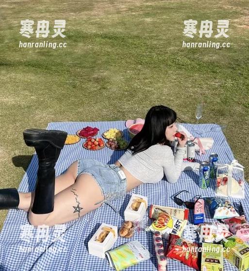微密圈 - 最新图库探秘：宋昱欣的裸足秀，鞋子已经开始感到羞愧了！