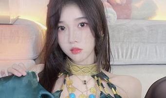 当小小奶瓶儿遇上网袜，私房美图里是如梦如幻吗？