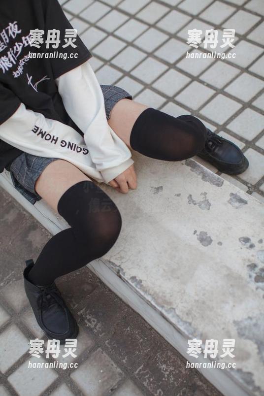 少女秩序-小鱼 少女秩序 - 小鱼精选:原图里躲藏的纯白,像云朵般悠然自得
