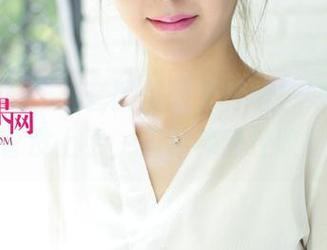 尤果网 - 空姐套图里的于梓馨，好吧，服务尽管没上手，但眼神已经收服了。