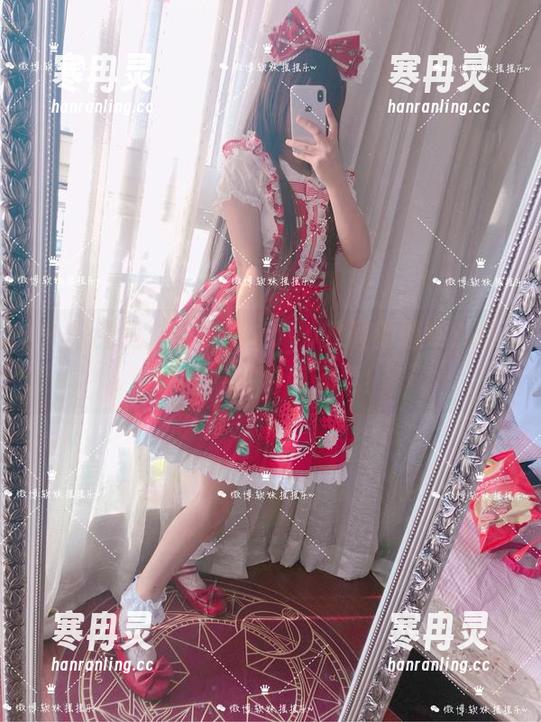 一探究竟，摇摇乐yoyo的最新图册：作业服中的时尚元素！