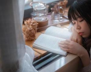 不得不说，无颜小天使wy的镂空更新真独特，但你是故意让人好奇吗？