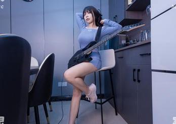 看吧，“无颜小天使wy”演绎黑旗袍，高清写真竟也有这样的味道…