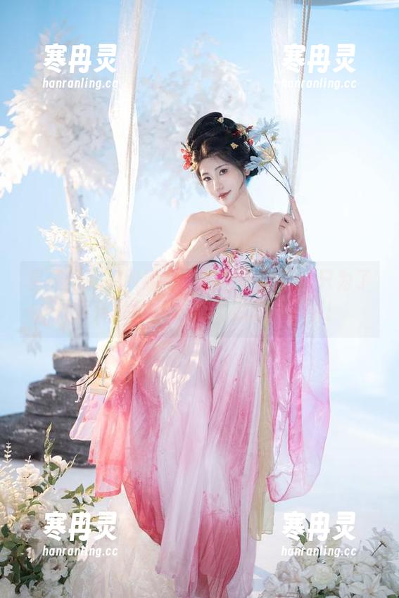 星澜是澜澜叫澜妹呀 星澜是澜澜叫澜妹呀的写真分享:只为了展示这身和服的美,别想多了哦!
