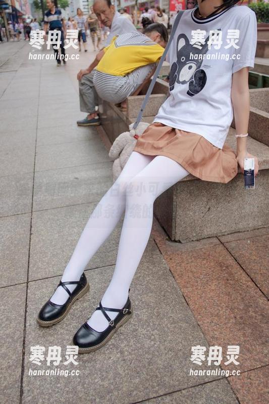 森萝财团 森萝财团带来的白丝小可爱原图,细节都藏在那条缠绕的丝里……