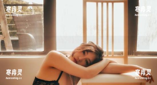 樱晚gigi 最新图册:《拂动了水的窗纱》的樱晚gigi优雅发力