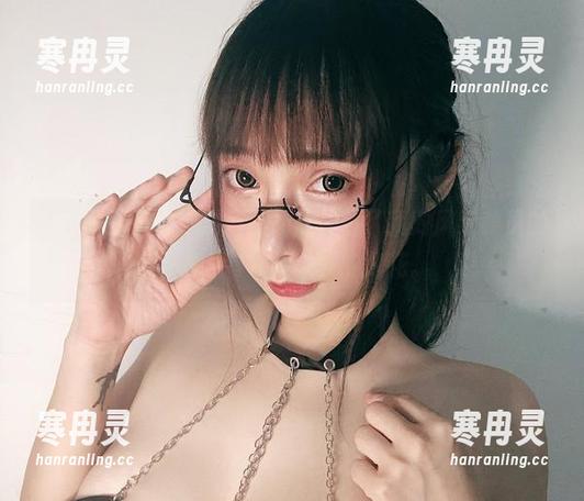 次屁啦 最新图册一出,次屁啦彻底颠覆了我对风纪委员的印象,有种不一样的火花。