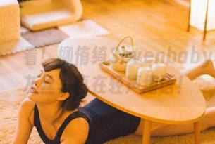 波萝社 - 看！柳侑绮Sevenbaby和她的灰丝写真在轻声细语！