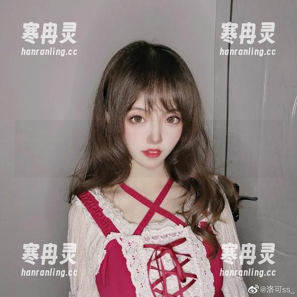 撇开土气，洛可ss的最新图集展示白衬衫的新玩法！
