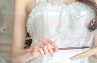 王羽杉的黑丝，高清图册里模糊又清晰的画面。